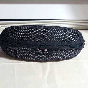 ❤OAKEY SUNGLASSES CASE